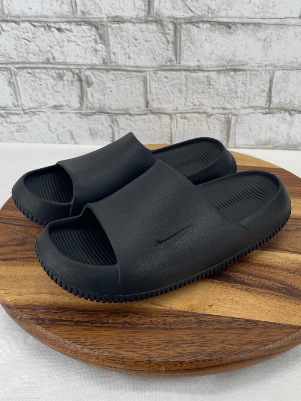 Nike Calm Slides Women 10 Black Embossed Swoosh Logo Slide Sandals (READ)